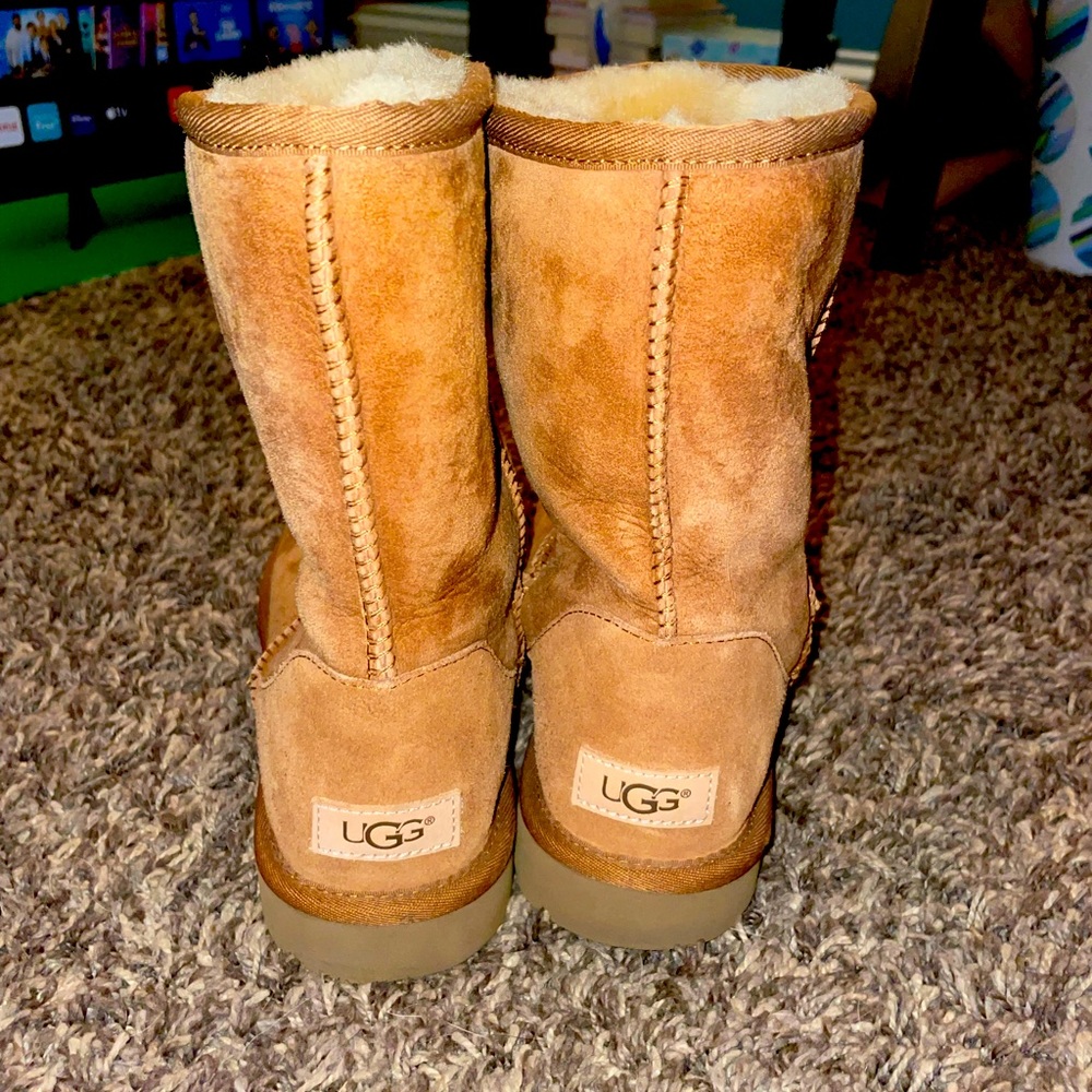 size 9 UGG classic short boots